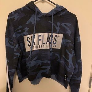 Six flags discover kingdom crop hoodie